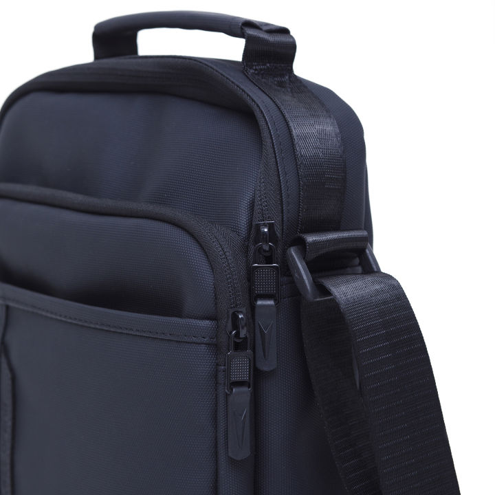 Men's%20Oxford%20Chest%20Bag%20%7C%20Casual%20MEDIUM%20Crossbody%20Shoulder%20Bag%20%7C%20Small%20Diagonal%20Bag%20for%20Men%20and%20Women%20%7C%20Black%20-%20Image%204