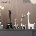 Ceramic Giraffe Statue Ornaments Giraffe Figurines Sculptures Bookshelf Table Ornament For Living Room Bedroom NightStand Decors. 
