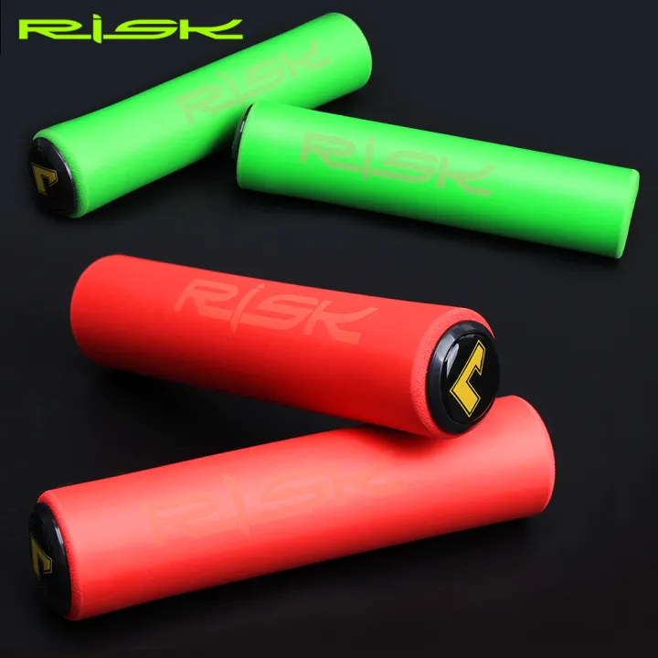 RISK%20Bicycle%20Handlebar%20Grip%20Soft%20Silicone%20Mountain%20Bike%20Grip%20Lightweight%20MTB%20Grips%20Dust-proof%20Bike%20Handle%20with%20Bar%20End%20Plug%20-%20Image%204