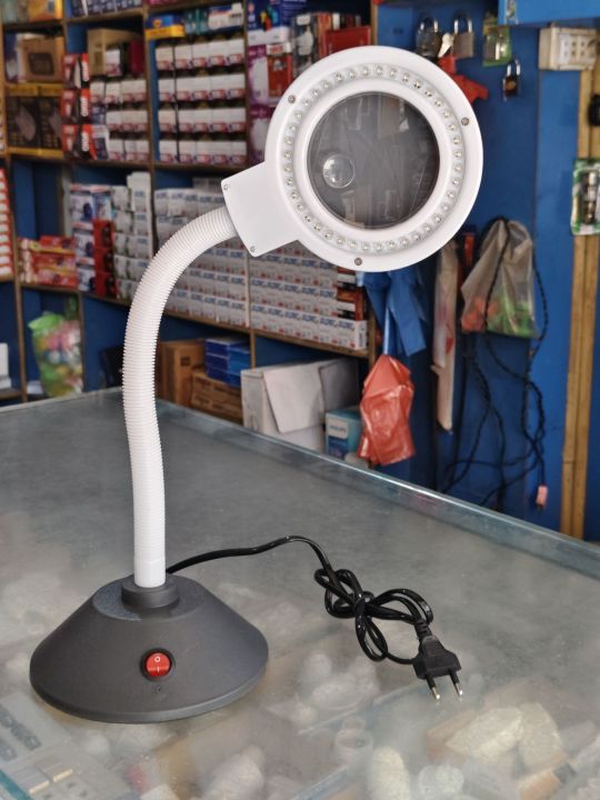 Table%20Lemp%20With%20Magnifying%20Lens%20For%20Study%20And%20Work%20Ultra%20Bright%20Lamp%20With%20On%20And%20Off%20Button%20-%20Image%203