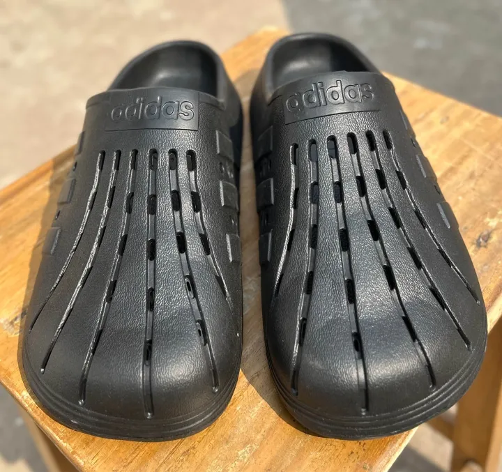 New%20Comfortable%20Adilette%20Clogs%20Slip-on%20Crocs%20Shoes%20Sandals%20for%20Men%20-%20Image%205