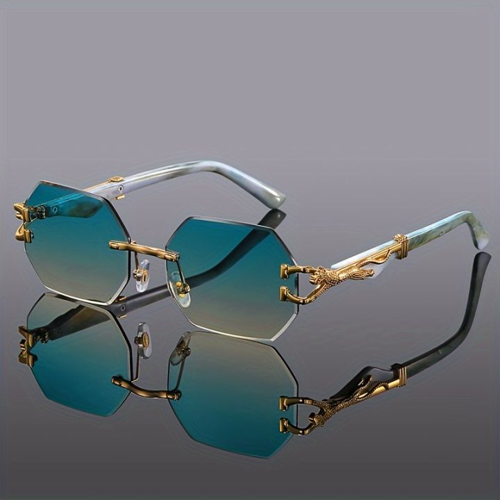 Geometric%20Leopard%20Print%20Sport%20Glasses%20For%20Women,%20Lightweight%20&%20Durable%20Composite%20Frame,%20Trendy%20Streetwear%20Glasses%20-%20Image%202