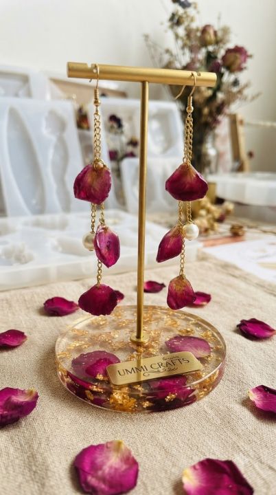 Resin%20Art%20Earrings,%20Jhumka%20Hand%20made%20with%20Love%20%E2%9D%A4%EF%B8%8F%0AUMMI%20CRAFTS%20aap%20ko%20beautiful,%20unique%20aur%20high-quality%20handmade%20Resin%20Art%20products%20available.%20-%20Image%202