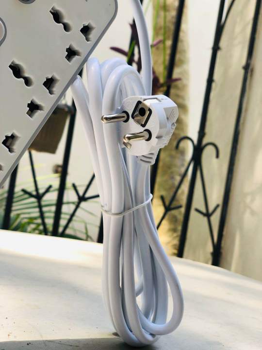 Heavy%20Duty%203m%20Copper%20Wire%20Extension%20Board%20with%209%20Sockets%20(3%20USB%20+%204%20Universal%20+%20ON%20&%20OFF%20button),%20Multifunctional%20Power%20Strip,%20white&blue%20-%20Image%204