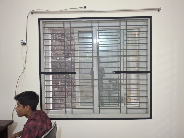 Export%20quality%20anti%20mosquito%20window%20net%20with%20Chain%20system%20(5%20feet%20/%205%20feet)%20-%20Image%202