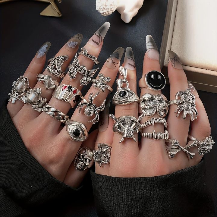 24pcs%20Gothic%20Ring%20Set%20Trendy%20Joker%20Face%20Devil%20Smile%20Face%20Patterns%20Zinc%20Alloy%20Mix%20And%20Match%20For%20Daily%20Outfits%20Party%20Accessories%20-%20Image%207