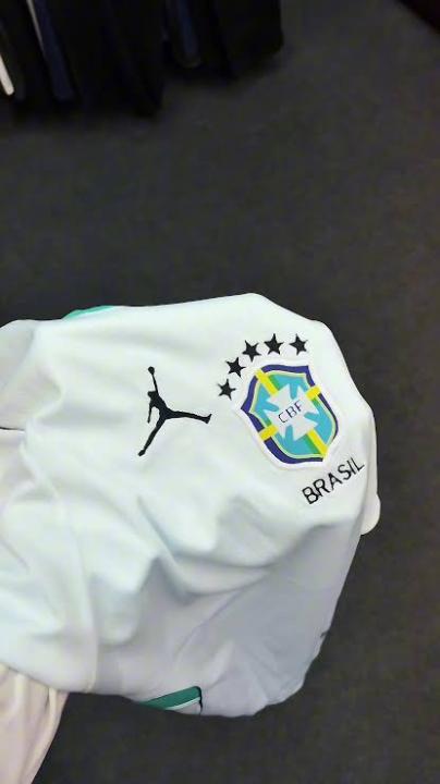 Brazil%20Away%20Jersey%202025%20White%20Edition%20Football%20Sports%20T-Shirt%20for%20Men%20-%20Image%206