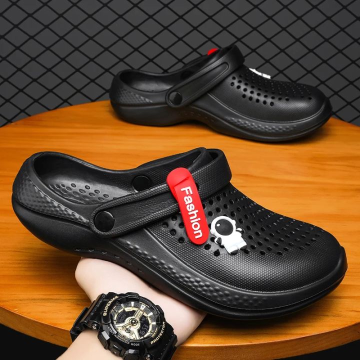 New Outdoor Men Sandals Lightweight Soft Breathable EVA Mens Slippers Fashion Male Garden Shoes Clogs Couple Beach Casual Shoes