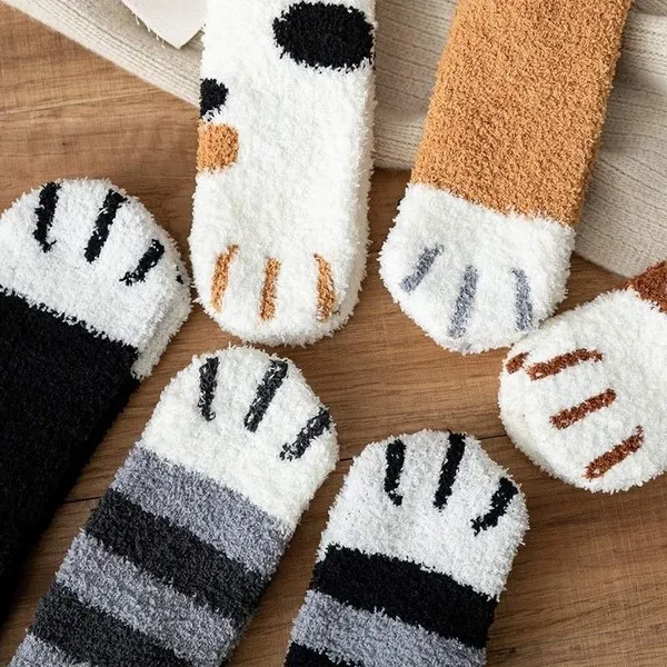 Cute%20Cat%20Paw%20Coral%20Velvet%20Winter%20Socks%20for%20Women%20%7C%20Warm%20&%20Fluffy%20Non-Slip%20Floor%20Sleep%20Socks%20-%20Image%203