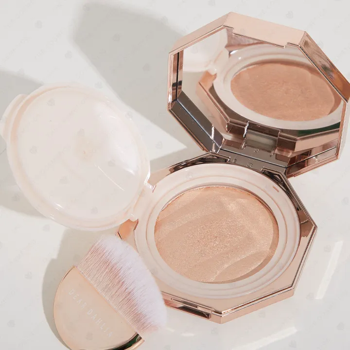 Dear%20Dahlia%20blooming%20edition%20endless%20glow%20illuminator%207.3g-sunlit%20highlight%20soft%20champagne%20(yellow%20skin)%20-%20Image%204