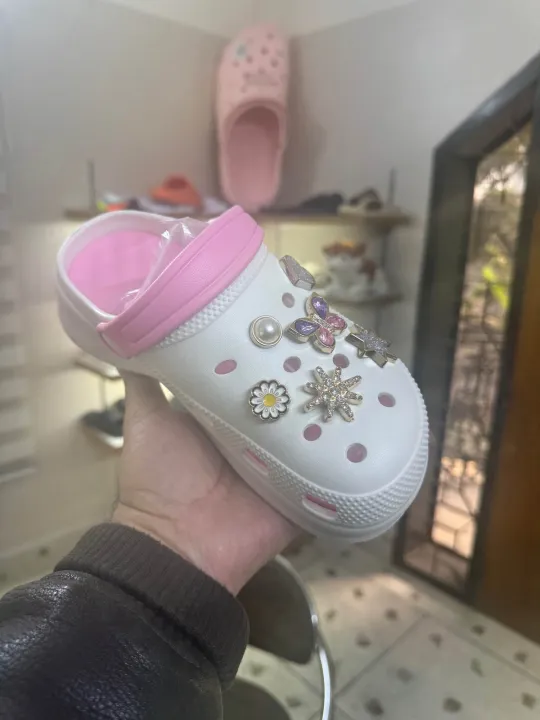 Ladies%20Comfortable%20Clogs%20with%20Cute%20Charms%20%E2%80%93%20Lightweight%20Slip-On%20Daily%20Wear%20Shoes%20-%20Image%208