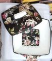 1 piece donga square shape for serving salan ,shorba,custerd,chawal, microwave oven safe,colour beautiful design beautiful style beautiful colour beautiful atrectiv look, dinner set ka bowl salan wala bara wala.squre shaped black colour beautiful design. 