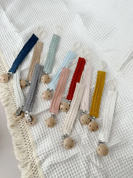 Pacifier%20Clip%20for%20Babies,%20Waffle%20Pattern%20Dropper-Proof%20Pacifier%20Leash,%20Safety%20Soother%20Clip%20Holder%20with%20Waffle%20Weave%20Fabric%20-%20Image%205