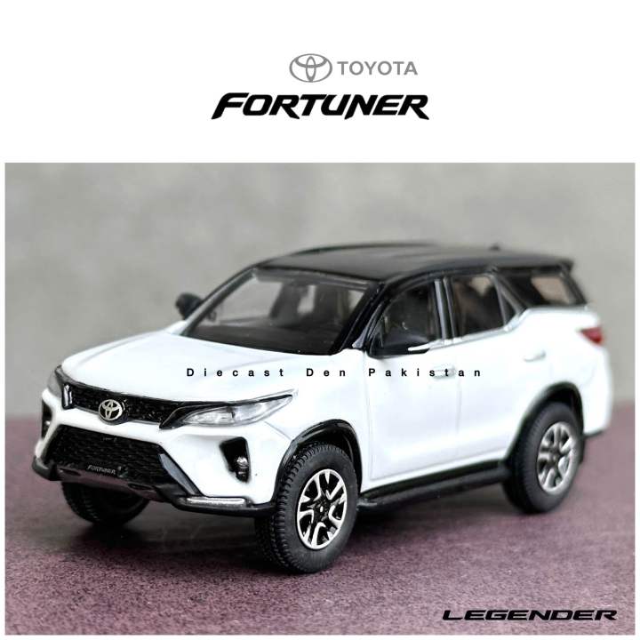 Toyota%20Fortuner%20Legender%20White%20(7%20CM)%20Diecast%20Model%20-%20Image%202