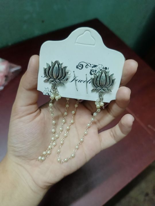 Elegant%20Gold-Tone%20Lotus%20Tassel%20Stud%20Earrings%20for%20Women%20-%20Metal%20tana%20earring%20poddo%20-%20Image%204