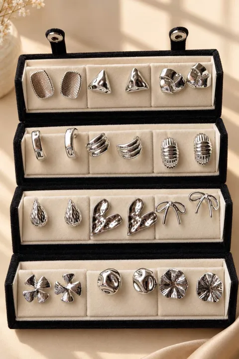 Any%2012%20pair%20korean%20Earings%20with%20Jhumka%20box%20jewelry%20box%20-%20Image%205