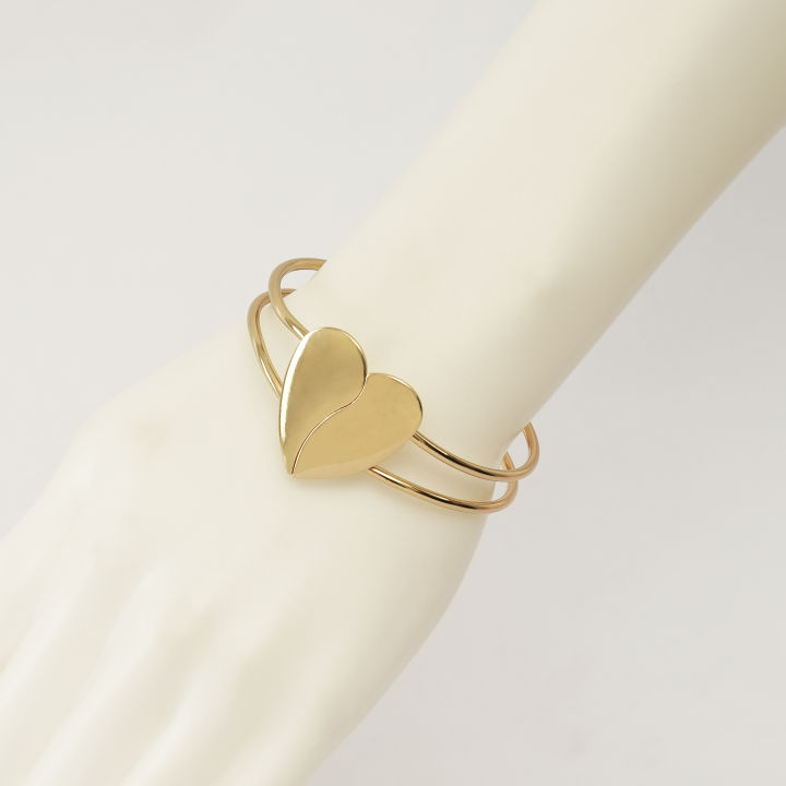 Heart%20Love%20Bangle%20Bracelet%20%E2%80%93%20Fashion%20Cuff%20for%20Women,%20Elegant%20Jewelry%20Accessory%20-%20Image%205