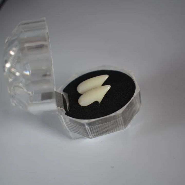 1%20Pair%20Vampire%20Teeth%20Fangs%20Dentures%20Props%20Halloween%20Costume%20Props%20False%20Teeth%20Solid%20Glue%20Denture%20Adhesive%20Halloween%20Party%20Decor%20-%20Image%206