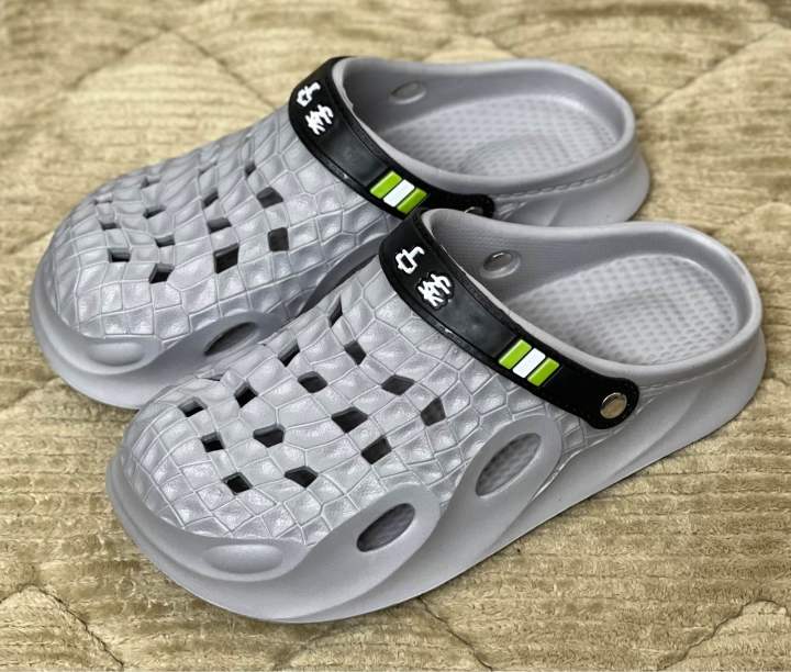 New Clogs Slip-on Closed Toe Cap Hole Soft Sole EVA Walking Crocs Sandals for Men