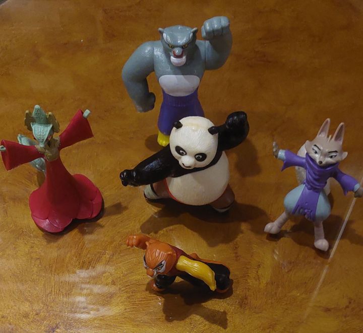 SET OF 5 KUNGFU PANDA ACTION FIGURES ( KUNGFU PO , 1 ZHEN , 1 TIGRESS, 1 .MASTER CHAMELEON, 1 TAI LUNG ACTION FIGURES