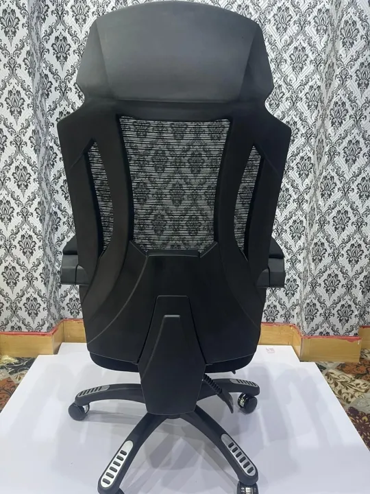 Executive%20Chair%20with%20Footrest%20and%20headrest%20-%20Image%203