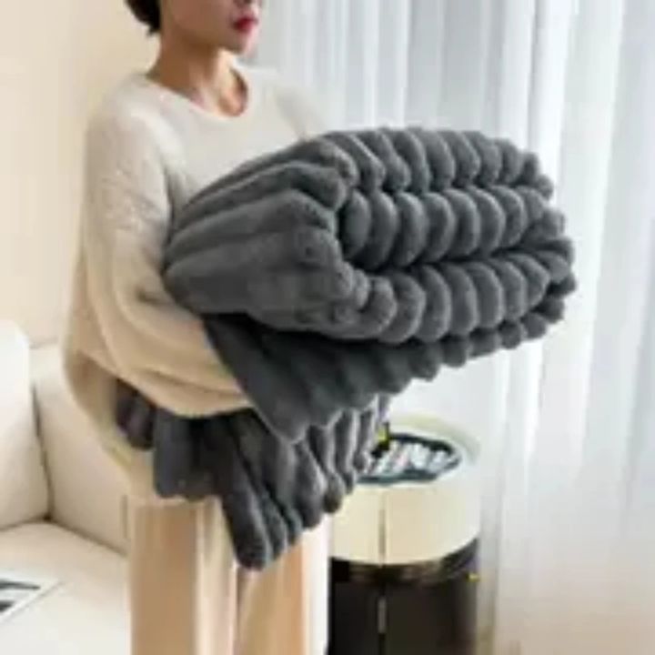 Soft%20&%20Delicate%20%20Blanket%20Large%20Plush%20Ribbed%20Throw%20Warm%20Cozy%20Anti-Static%20Sofa%20Blanket%20Lightweight%20Bed%20Blanket%20Multi-Functional%20-%20Image%204