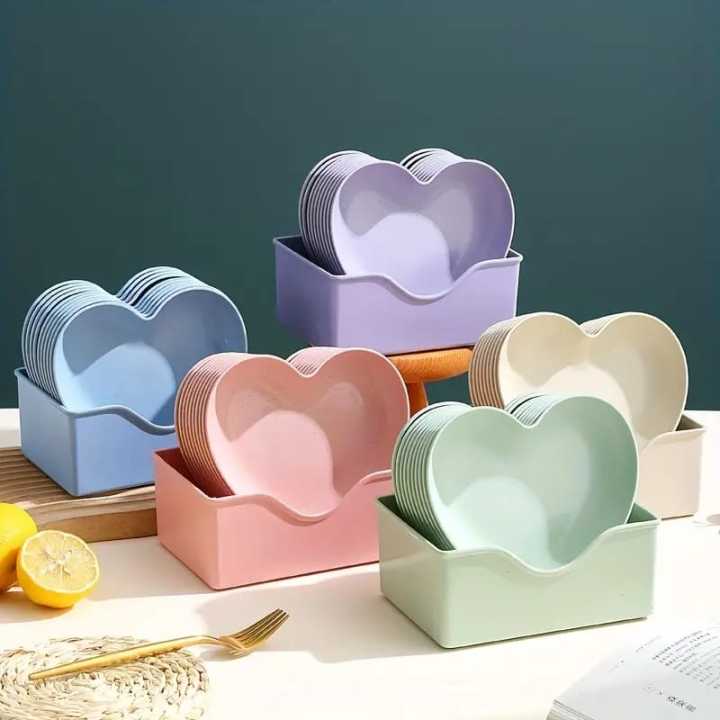 Reusable%20Plastic%20Plates%20Heart%20shape%20-%20Image%206