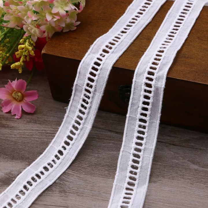 2.5 cm 4 yards Vintage Cotton Lace Hollowed Embroidery Floral Edge Trimming Ribbon Craft Clothing Accessories and Wedding Bridal Decoration (White)