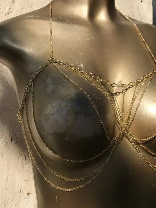 Chain%20Bra%20Top%20-%20Fashionable%20Stylish%20Women's%20Beach%20Wear%20-%20Image%204