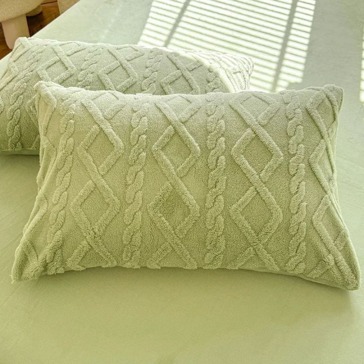 Milk%20Fleece%20Winter%20Thickened%20Pillowcase%20Bedding%20Coral%20Fleece%20Simple%20Luxury%20Winter%20Warm%20Soft%20Pillows%20Cover%20-%20Image%204