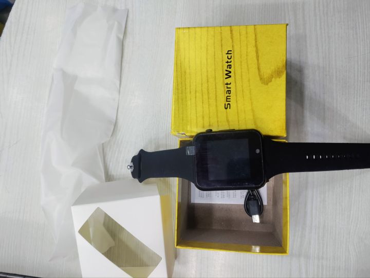 SIM%20Slot/Inserting%20Black%20Smartwatch%20(SIM%20Not%20Included)%20-%20Image%204