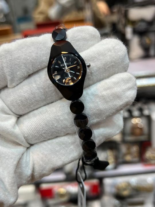 RESDAI original Ladies wrist watch  full ceramic fancy chain
Good quality 
Three colours availabl Butterfly lock