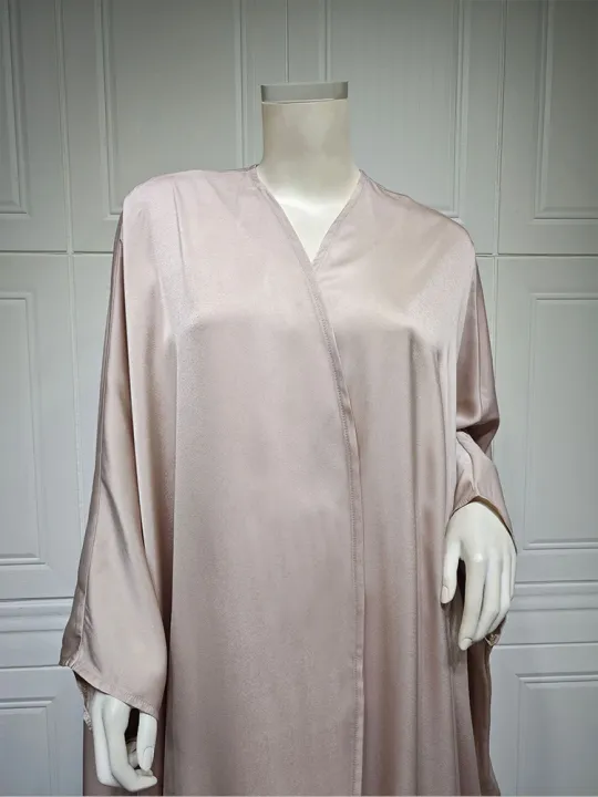 Middle%20Eastern%20Muslim%20Robe%20Fashion%20Soft%20Light%20Satin%20Bat%20Sleeves%20Long%20Sleeved%20Coat%20Women's%20Arabic%20Robe%20-%20Image%206