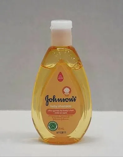 Johnson's%20Baby%20Shampoo%20-%20Image%202