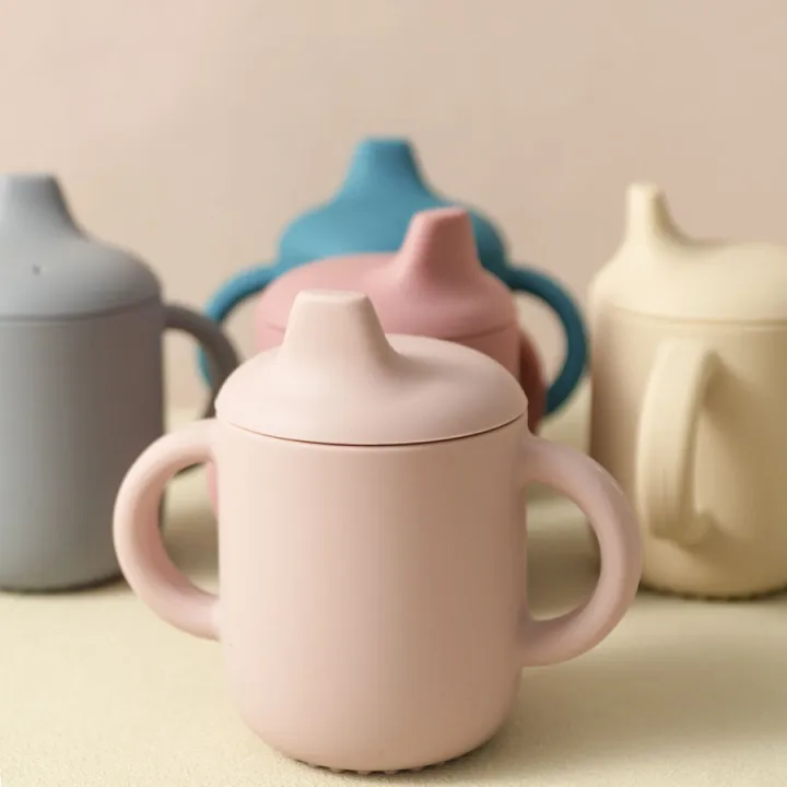 1PCS%20Baby%20Feeding%20Silicone%20Cups%20For%20Infants%20And%20Young%20Children%20Portable%20Learning%20Hand%20Shank%20Drinking%20Water%20Cups%20Baby%20Stuff%20-%20Image%203