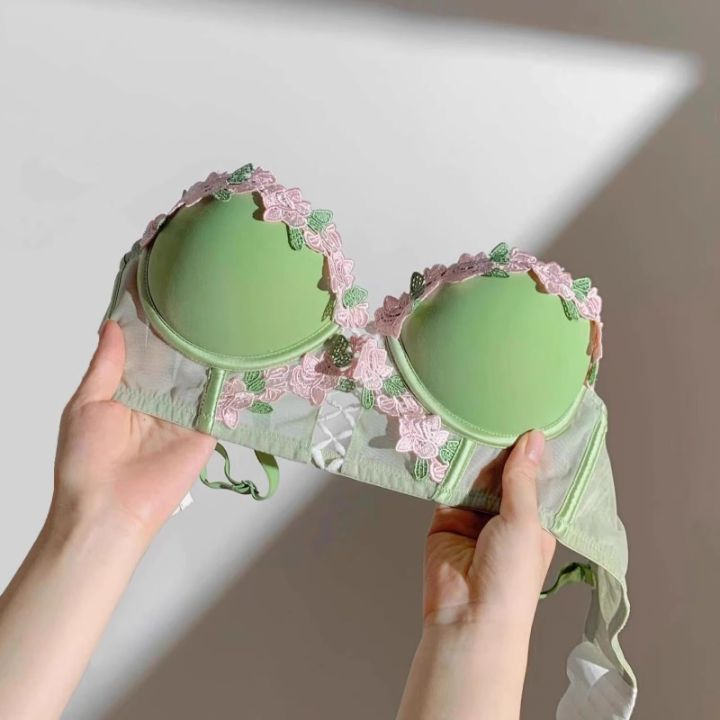 MOYISU%20Victorian%20Underwear%20Set%20-%20Delicate%20Cream%20Bralette%20with%20Floral%20Stitch,%20Retro%20Sweetheart%20Neckline%20for%20Petite%20Bust%20Elegance%20-%20Image%202