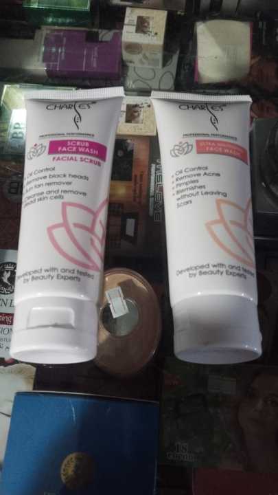 Charles%20Face%20Wash%20100ml%20%E2%80%93%20Ultra%20Whitening%20&%20Scrub%20%7C%20Oil%20Control,%20Acne%20&%20Blackheads%20Remover,%20Gentle%20Daily%20Cleanser%20for%20Men%20&%20Women%20-%20Image%204