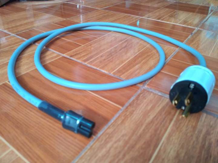 Tail%20German%20power%20cable%20C7%20(number%20eight)%20helukabel%20ysly-JZ%202.5%20rear%20C7%20(number%20eight)%20gold%20plated%20or%20grade%20a%20chrome%20plated%20plug%20can%20be%20chosen%20-%20Image%203