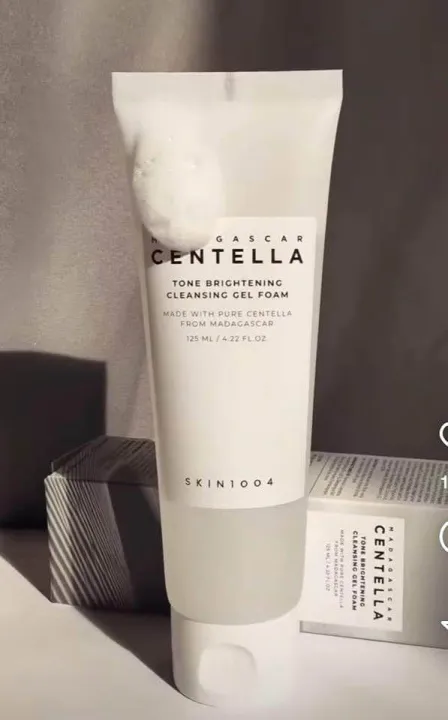 Centella%20Tone%20Brightening%20Cleansing%20Gel%20Foam%20125ml%20-%20Image%202
