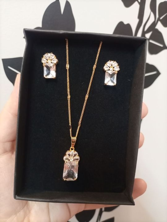 Jewellery%20Set%20Zarkon%20Stone%20Chain%20Locket%20and%20Tops%20-%20Image%203