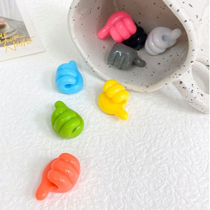 2%20pcs%20Thumb-operated%20hook%20hub,%20creative%20and%20cute,%20for%20organizing%20and%20securing%20data%20cables,%20a%20non-permanent,%20adhesive%20hook%20that%20doesn't%20require%20drilling%20holes%20-%20Image%204