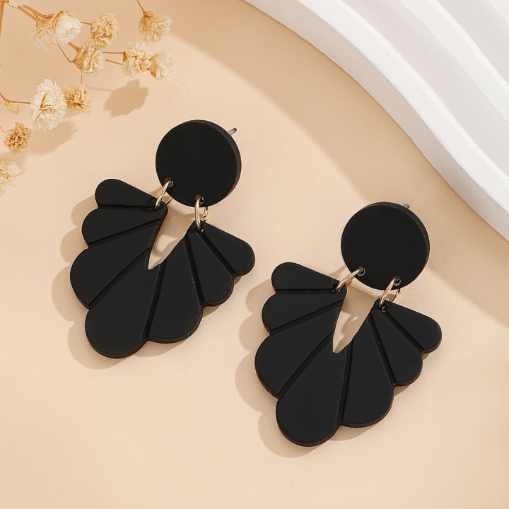 Black%20Wave%20Semi-Circular%20Line%20Pattern%20Earrings,%20Classic%20Retro%20Women's%20Elegant%20Earrings%20for%20Daily%20Wear%20and%20Clothing%20Matching%20-%20Image%204