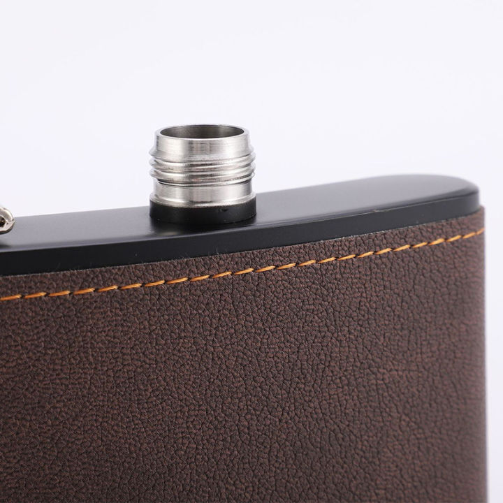 6/8oz%20Portable%20Hip%20Flask%20Brown%20Leather%20Covered%20Stainless%20Steel%20Flask%20for%20Alcohol%20Whiskey%20Flasks%20Man%20%20-%20Image%206