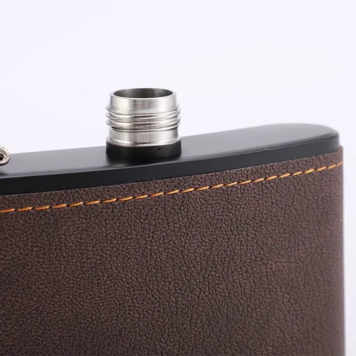 6/8oz%20Portable%20Hip%20Flask%20Brown%20Leather%20Covered%20Stainless%20Steel%20Flask%20for%20Alcohol%20Whiskey%20Flasks%20Man%20%20-%20Image%206