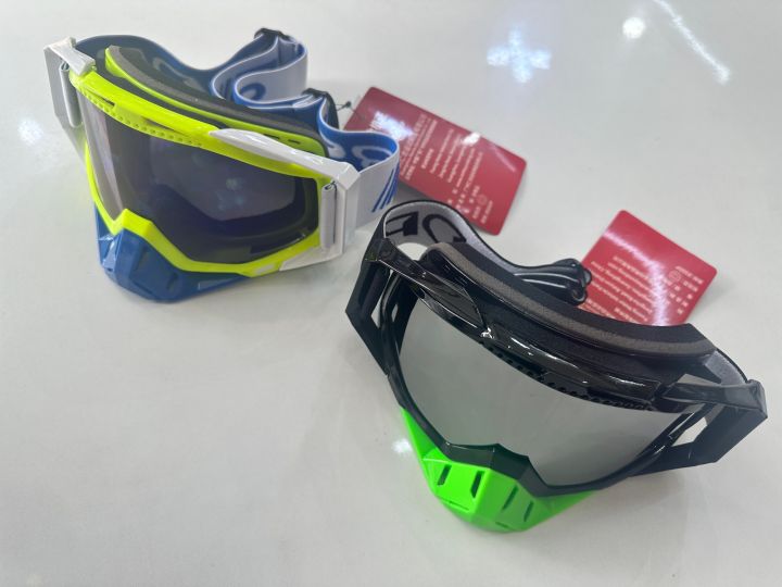 Dirt%20Helmet%20Goggles%20with%20NightVision%20Glass%20-%20Image%204