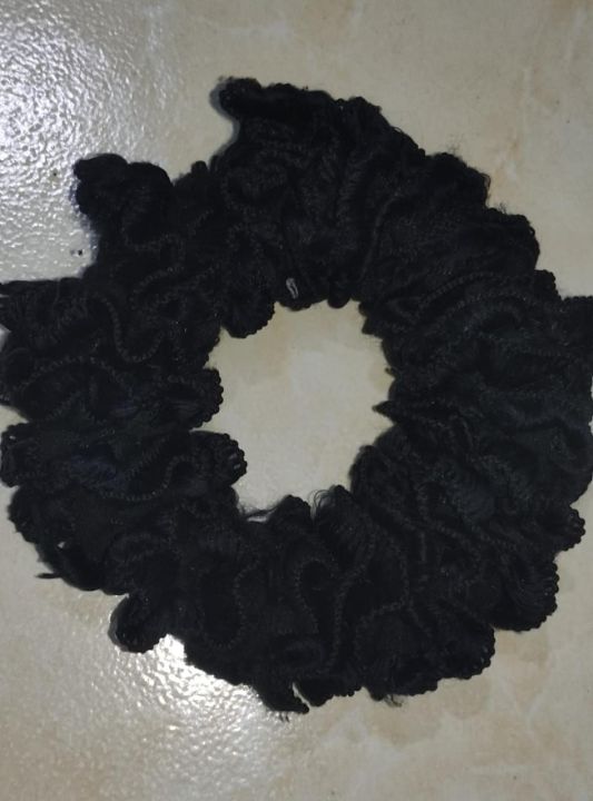 Pack%20of%202%20Hijab%20Volumizer%20Scrunchie%20-%20Big%20Hair%20Ring%20Tie%20for%20Scarf%20Volumizing%20-%20Black%20-%20Image%204