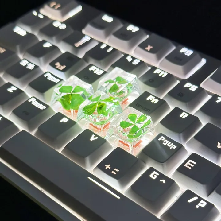 Genuine%20Four-leaf%20Clover%20Resin%20Cross-axis%20Mechanical%20Keyboard%20key%20caps%20-%20Image%205