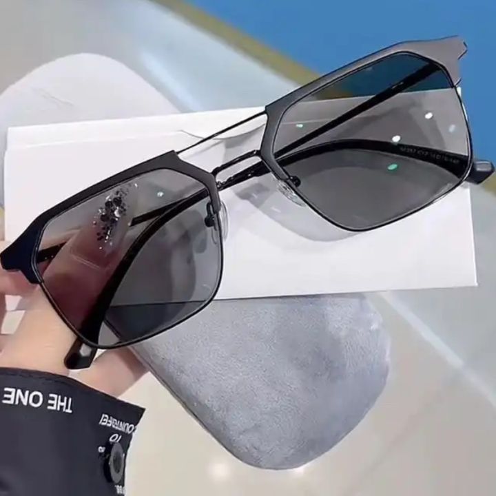 Photochromic%20Glasses%20Unisex%20Color%20Changing%20Eyewear%20-%20Image%204