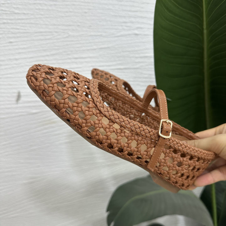 2025%20Versatile%20Brown%20Color%20Summer%20Sandals%20Women's%20Square%20Toe%20Shoes%20Covered%20Toe%20Shoes%20Fashion%20Hollow%20Flat%20Heels%20Women's%20Sandals%20-%20Image%202