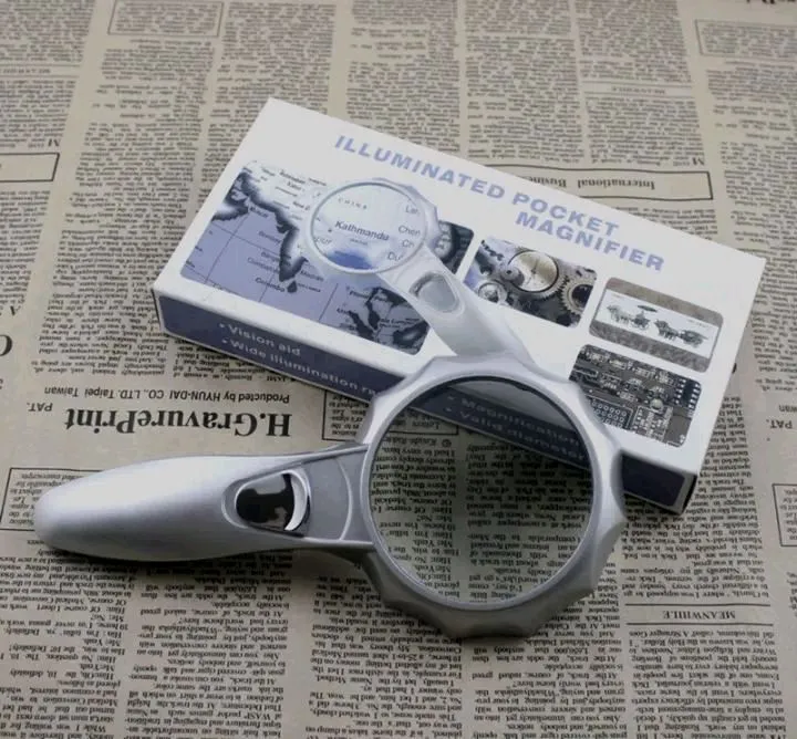Illuminated%20Magnifying%20Glass%20LED%20Folding%20Stand%20-%20Image%202